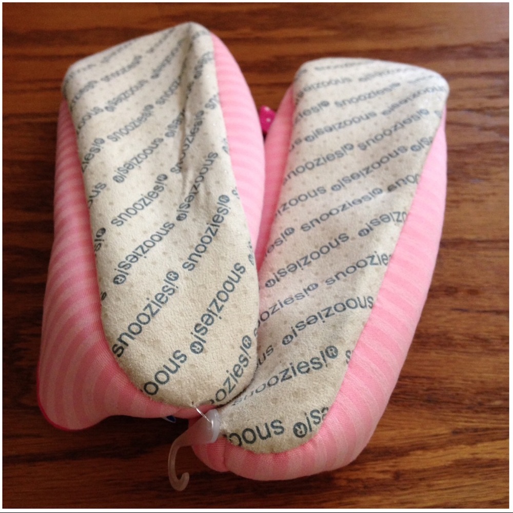 NWT SNOOZIES SLIPPERS🌸 - Picture 3 of 3